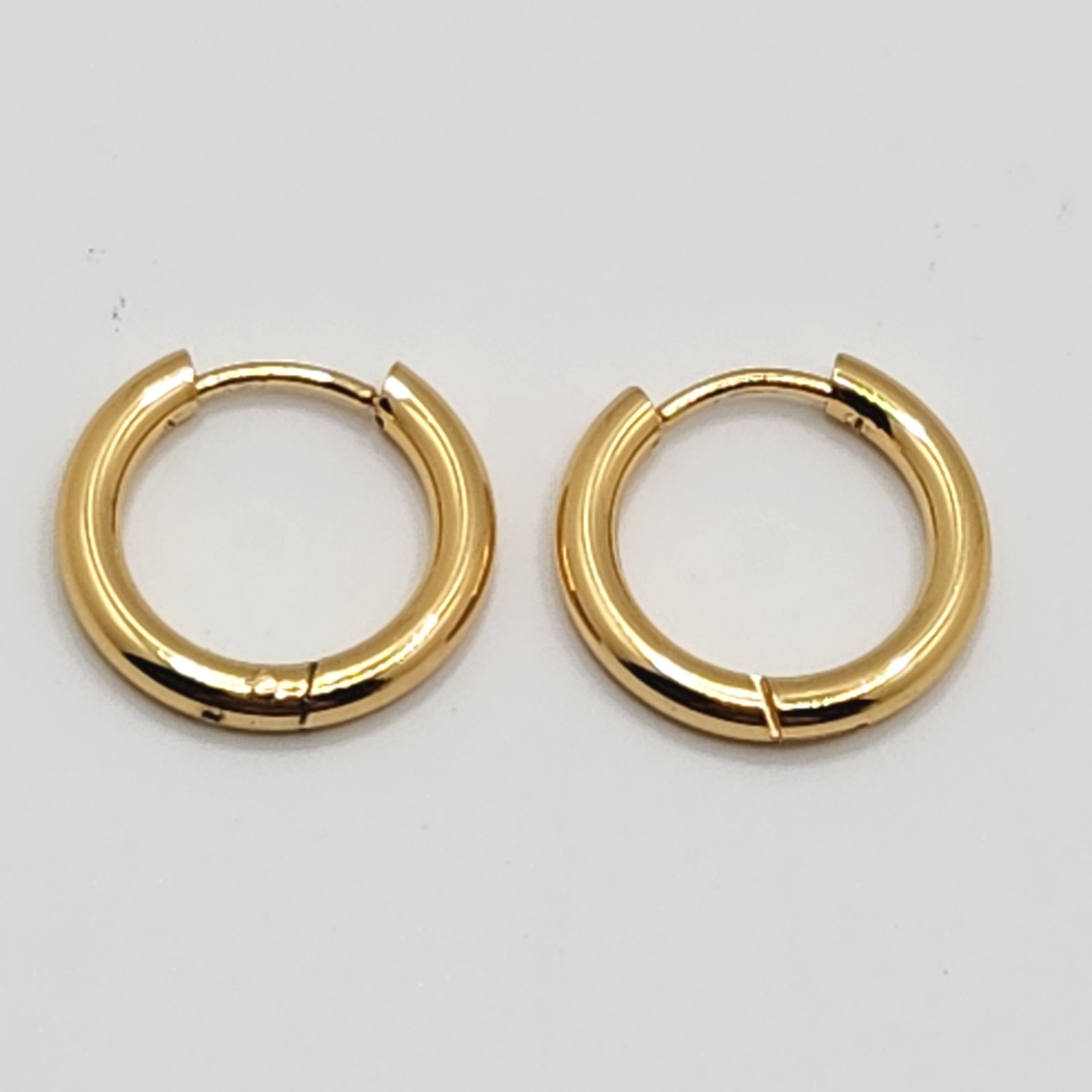 Dainty Gold Hoop Earrings Hypoallergenic Hinged Click Minimalist 15mm Clean Girl